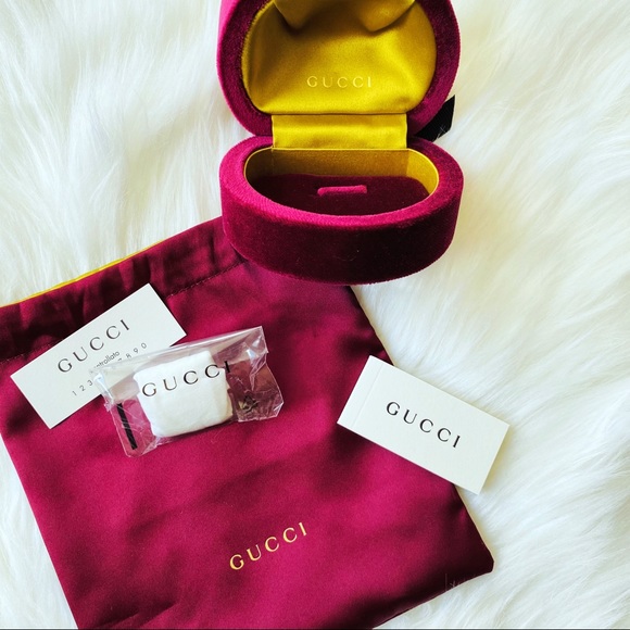 Gucci Tail Fin Charm In Yellow Gold NWT - Picture 7 of 13